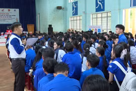 Tập huấn kiến thức an toàn giao thông và kỹ năng lái xe an toàn cho học sinh