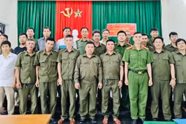 Tổ chức lễ ra mắt mô hình “Khu phố không vũ khí, vật liệu nổ, công cụ hỗ trợ và pháo”. Ảnh: Đ.Y