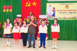 Đức Cơ tuyên dương 100 gương “Cháu ngoan Bác Hồ”