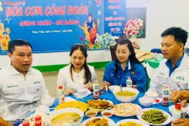 Ấm áp “Bữa cơm Công đoàn-Mừng Xuân ơn Đảng”