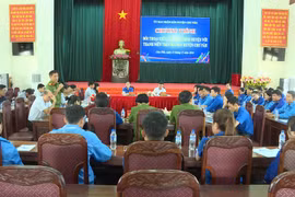 Chủ tịch UBND huyện Chư Păh đối thoại với thanh niên