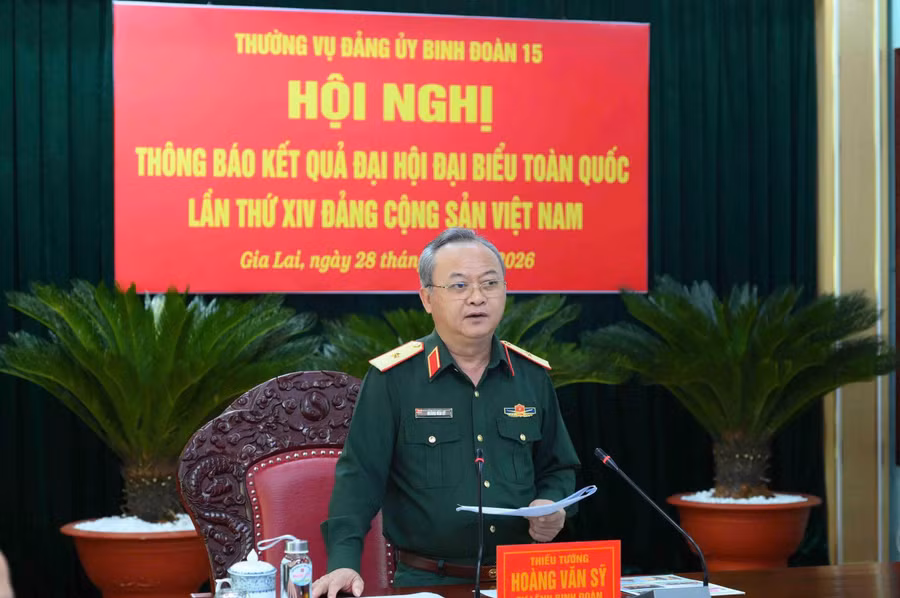 anh-1-thieu-tuong-hoang-van-sy-pho-bi-thu-dang-uy-tu-lenh-binh-doan-15-dai-bieu-du-dai-hoi-dai-bieu-toan-quoc-lan-thu-xiv-cua-dang-chu-tri-hoi-nghi.jpg