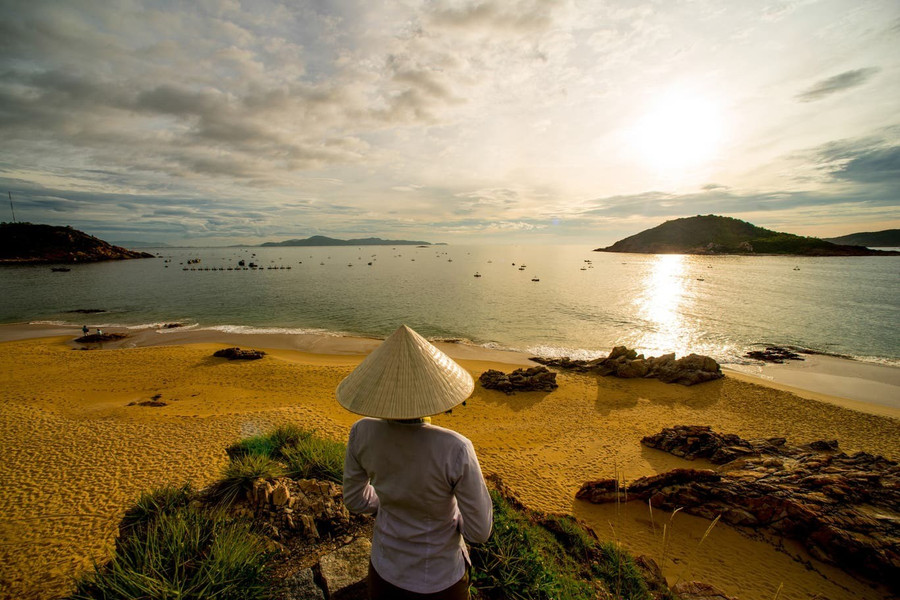 Khu vực ven biển yên tĩnh của Quy Nhơn có ít du khách hơn nhiều so với các khu vực lân cận như Hội An và Nha Trang (Ảnh: Independent.co.uk) sunrise-on-the-beach-at-quy-nhn.jpg