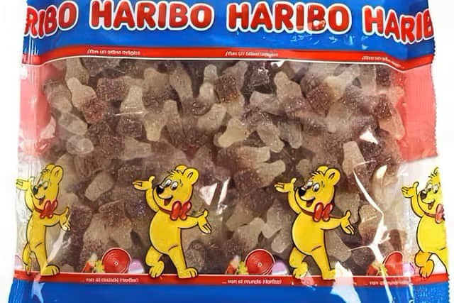 Các túi 1kg "Happy Cola F!ZZ" có hạn sử dụng đến tháng 1 năm 2026 đã bị thu hồi (Ảnh: Independent.co) image-57.jpg