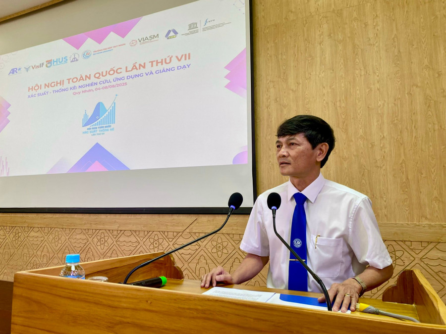 Tiến sĩ Hà Thanh Hải-Phó Hiệu trưởng Trường Đại học Quy Nhơn phát biểu khai mạc hội nghị. Ảnh: Nhật Trường tien-si-ha-thanh-hai-pho-hieu-truong-truong-dai-hoc-quy-nhon-phat-bieu-khai-mac.jpg