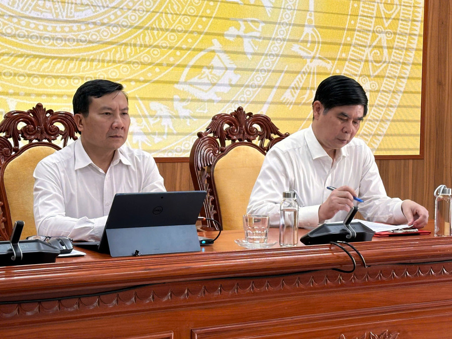 Phó Chủ tịch UBND tỉnh Lâm Hải Giang (bìa phải) chủ trì tại điểm cầu Gia Lai. Ảnh: Trung Nghĩa pho-chu-tich-ubnd-tinh-lam-hai-giangben-phai-du-tai-hoi-nghi-tai-diem-cau-gia-lai.jpg
