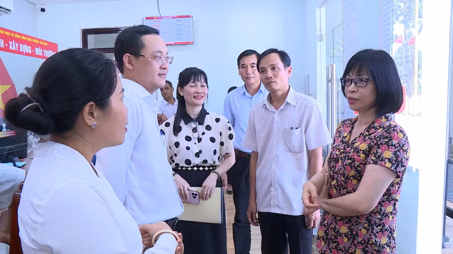 pct-ubnd-tinh-nguyen-thi-thanh-lich-kiem-tra-tai-trung-tam-phuc-vu-hanh-chinh-cong-phuong-tam-quan.jpg