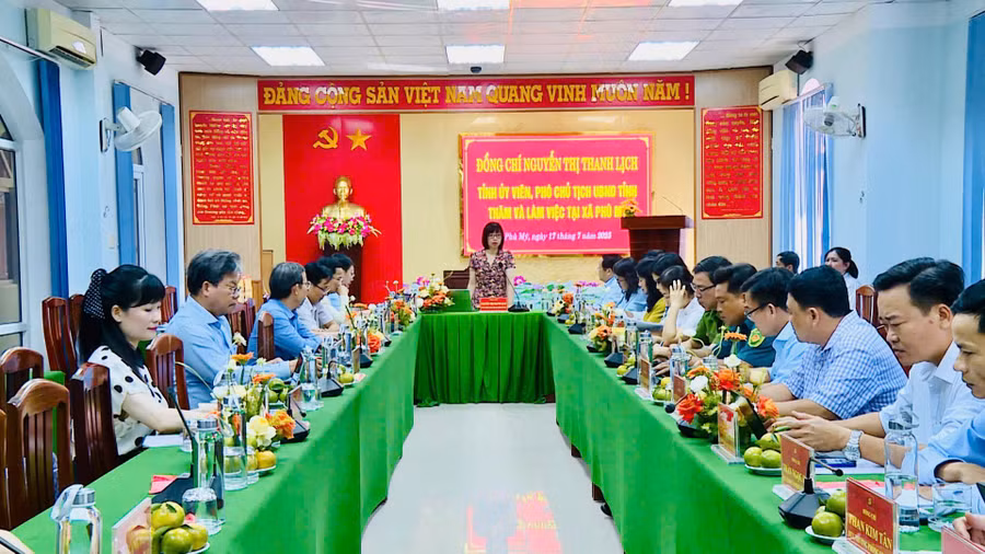 Quang cảnh buổi làm việc tại xã Phù Mỹ. Ảnh: Hoàng Vũ