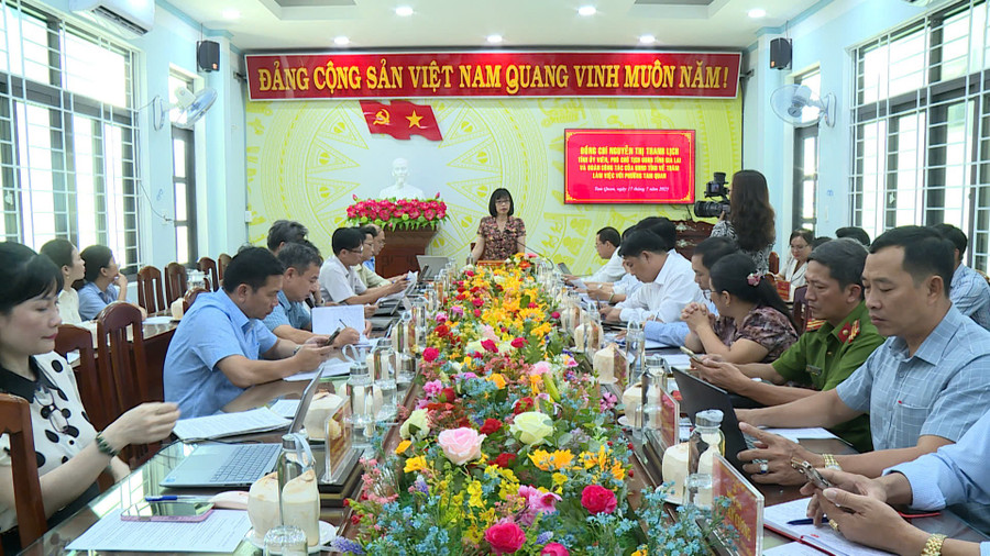 Quang cảnh buổi làm việc tại phường Tam Quan. Ảnh: Hoàng Vũ quang-canh-lanh-dao-tinh-lam-viec-tai-phuong-tam-quan.jpg