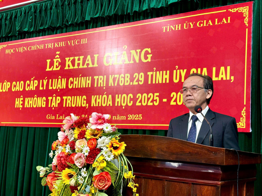 PGS.TS Nguyễn Ngọc Hòa-Phó Giám đốc Học viện Chính trị khu vực III phát biểu tại lễ khai giảng. Ảnh: Hoàng Vũ pgsts-nguyen-ngoc-hoa-pho-giam-doc-hoc-vien-chinh-tri-khu-vuc-iii-phat-bieu-khai-mac.jpg