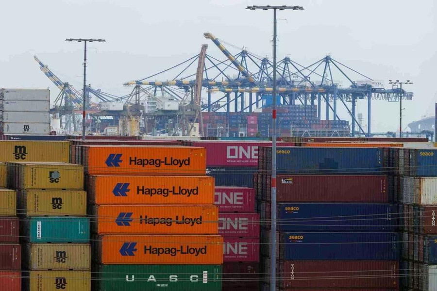 Cảng container hàng hóa Los Angeles, Mỹ. Ảnh: Reuters. zhckzddz3fkztojootofvrpe5u.jpg