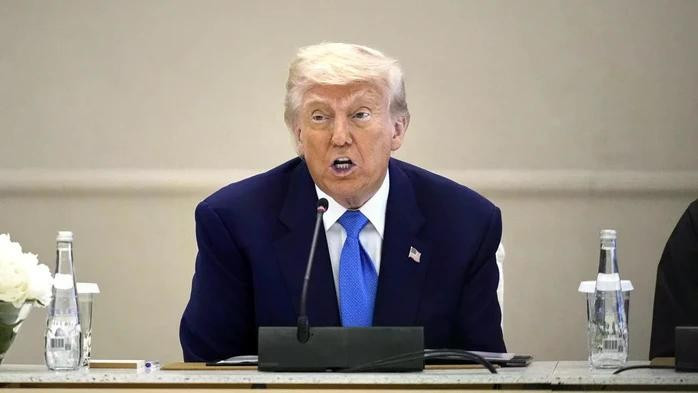Tổng thống Donald Trump đe dọa áp mức thuế 50% lên hàng hóa EU. Ảnh: AP img-0025.jpg