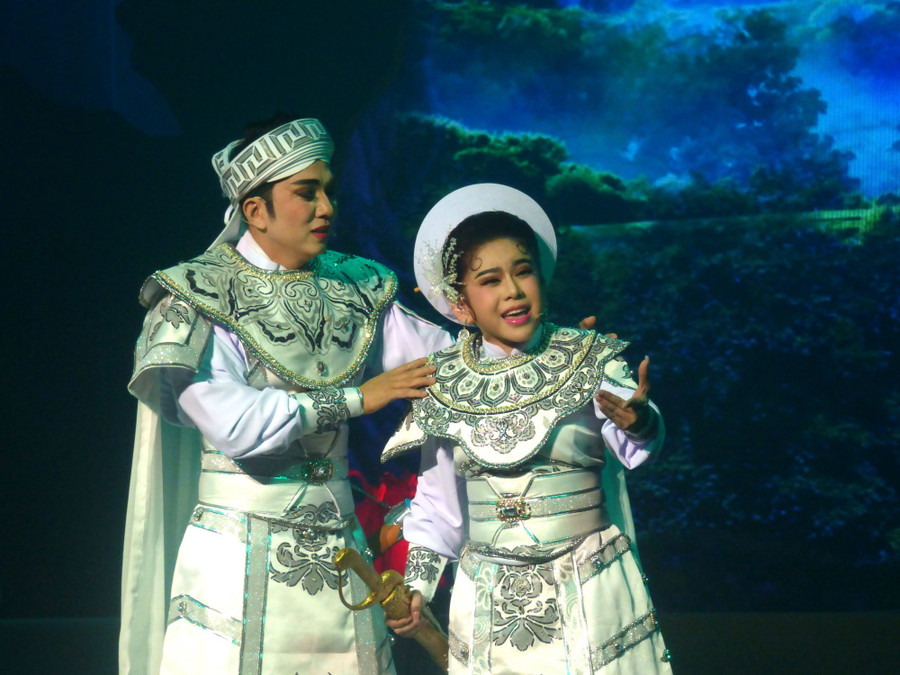 Minh Trường vai Trần Quang Diệu, Bình Tinh vai Bùi Thị Xuân trong vở Tây Sơn nữ tướng