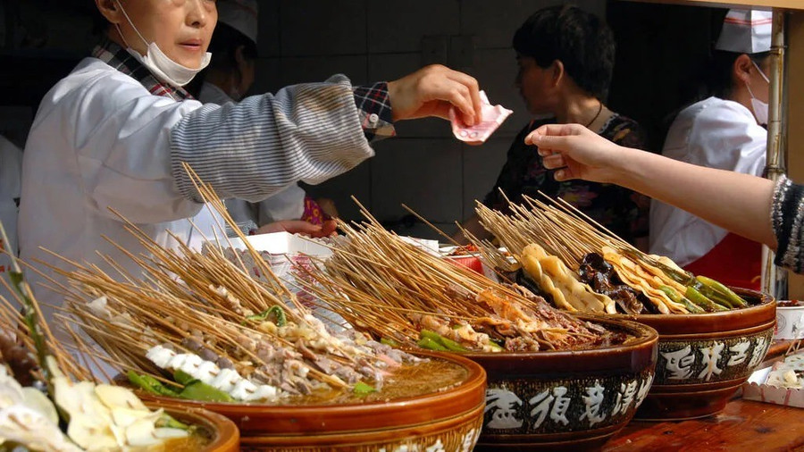 Trung tâm của ẩm thực Tứ Xuyên, Trung Quốc, Thành Đô là thành phố ẩm thực được UNESCO công nhận, nổi tiếng với những món ớt cay tê tái. Trung tâm của ẩm thực Tứ Xuyên, Trung Quốc, Thành Đô là thành phố ẩm thực được UNESCO công nhận, nổi tiếng với những món ớt cay tê tái.