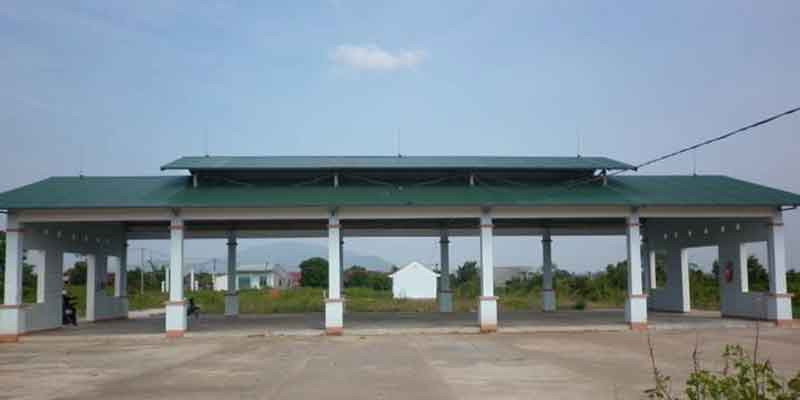 Khu chợ phiên được xây dựng khang trang để 14 dân tộc anh em trên địa bàn xã có thể tụ họp trao đổi, buôn bán vào các ngày 1, 2 và ngày 14, 15 hàng tháng. Ảnh: Trần Dung