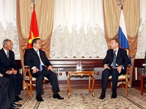 Phó Thủ tướng Hoàng Trung Hải và Phó Thủ tướng thứ nhất Igor Ivanovic Shuvalov. Phó Thủ tướng Hoàng Trung Hải và Phó Thủ tướng thứ nhất Igor Ivanovic Shuvalov.