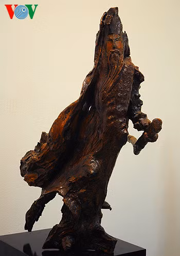 Anh hùng dân tộc Lý Thường Kiệt - gỗ gù hương