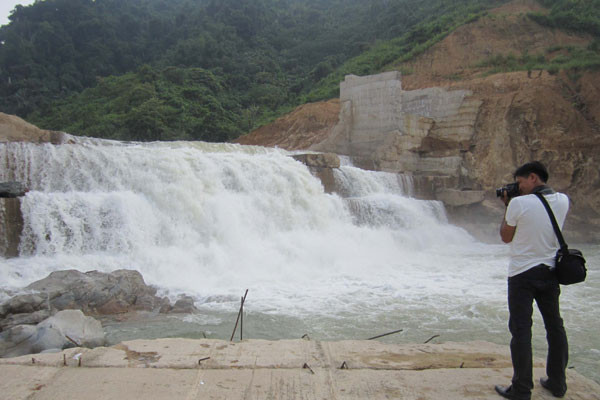 Đoàn kiểm tra liên ngành tỉnh Quảng Trị sẽ tiến hành tổng kiểm tra chất lượng công trình thủy điện Đakrông 3 vào cuối tuần này. Ảnh: Bùi Oanh Đoàn kiểm tra liên ngành tỉnh Quảng Trị sẽ tiến hành tổng kiểm tra chất lượng công trình thủy điện Đakrông 3 vào cuối tuần này. Ảnh: Bùi Oanh