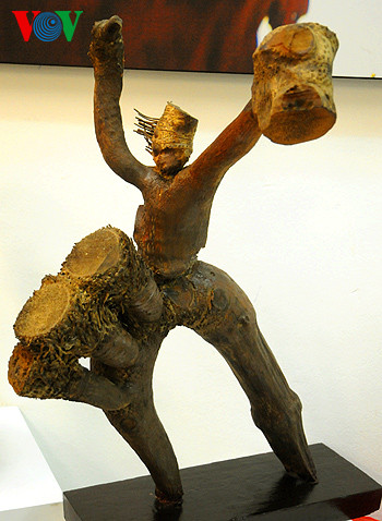 "Nổi trống lên rừng núi ơi" - gốc tre