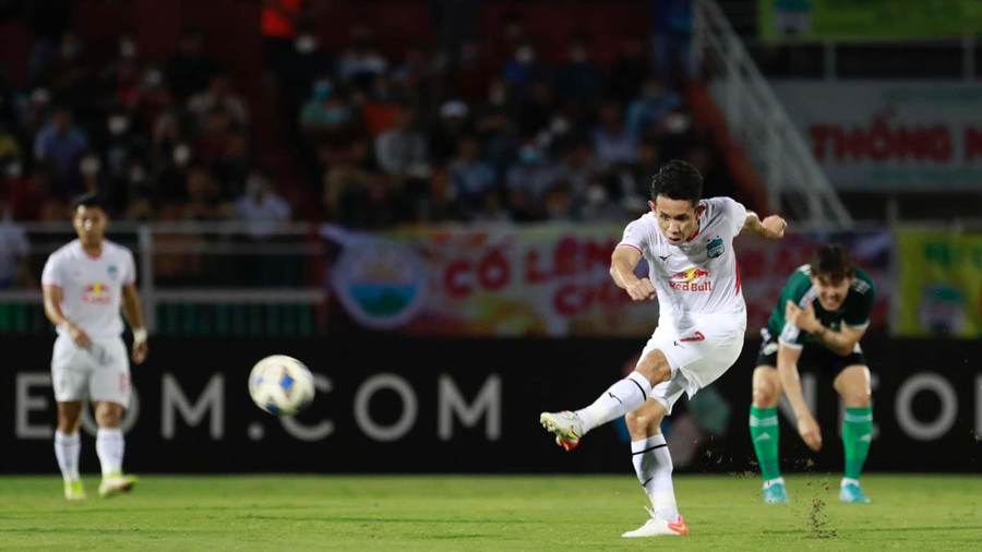  Hậu vệ Nguyễn Phong Hồng Duy vắng mặt trận gặp Hải Phòng. Ảnh: FBNV