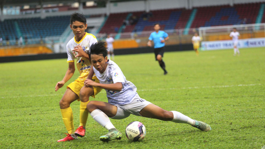 U15 HAGL (phải) đã gục ngã ở bán kết. Ảnh: Văn Ngọc