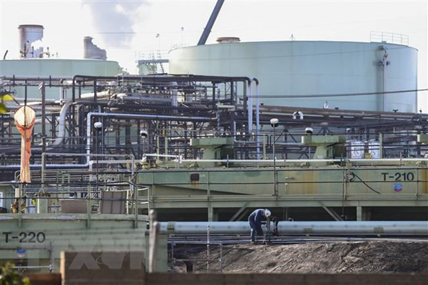 Một cơ sở khai thác dầu của tập đoàn Chevron tại El Segundo, California, Mỹ. (Ảnh: AFP/TTXVN)