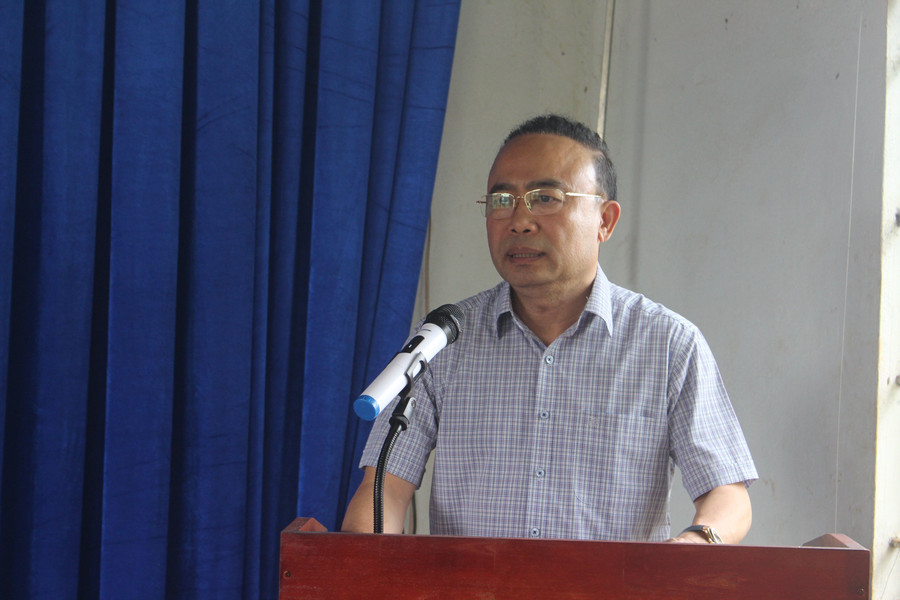 Bí thư Huyện ủy Chư Sê Nguyễn Hồng Hà trả lời ý kiến của đảng viên. Ảnh: Phan Lài