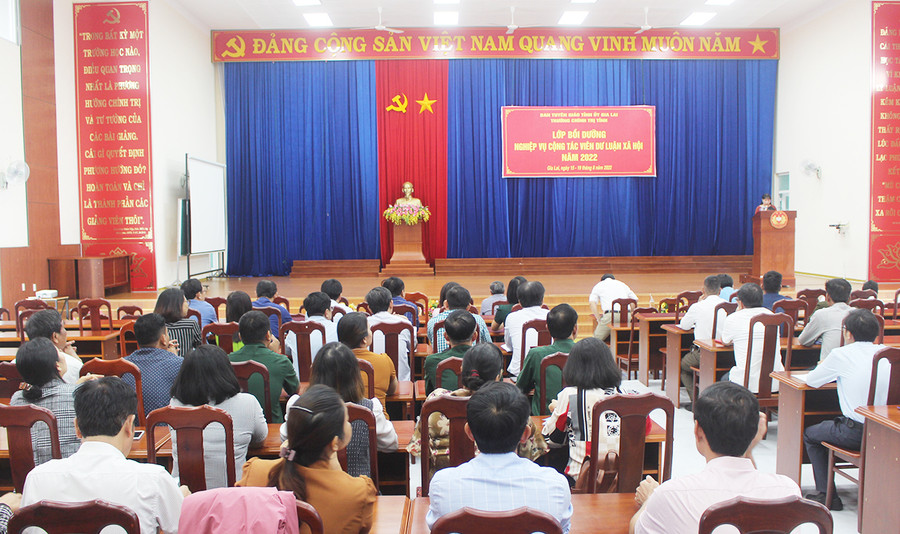 Quang cảnh lớp bồi dưỡng nghiệp vụ cộng tác viên dư luận xã hội. Ảnh: Phan Lài