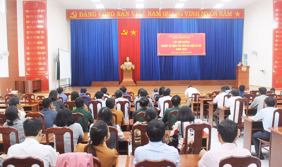 Quang cảnh lớp bồi dưỡng nghiệp vụ cộng tác viên dư luận xã hội. Ảnh: Phan Lài