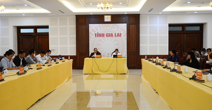 Quang cảnh hội nghị trực tuyến giữa Chính phủ với doanh nghiệp với chủ đề “Chủ động thích ứng, phục hồi nhanh và phát triển bền vững” tại điểm cầu tỉnh Gia Lai. Ảnh: Minh Nguyễn