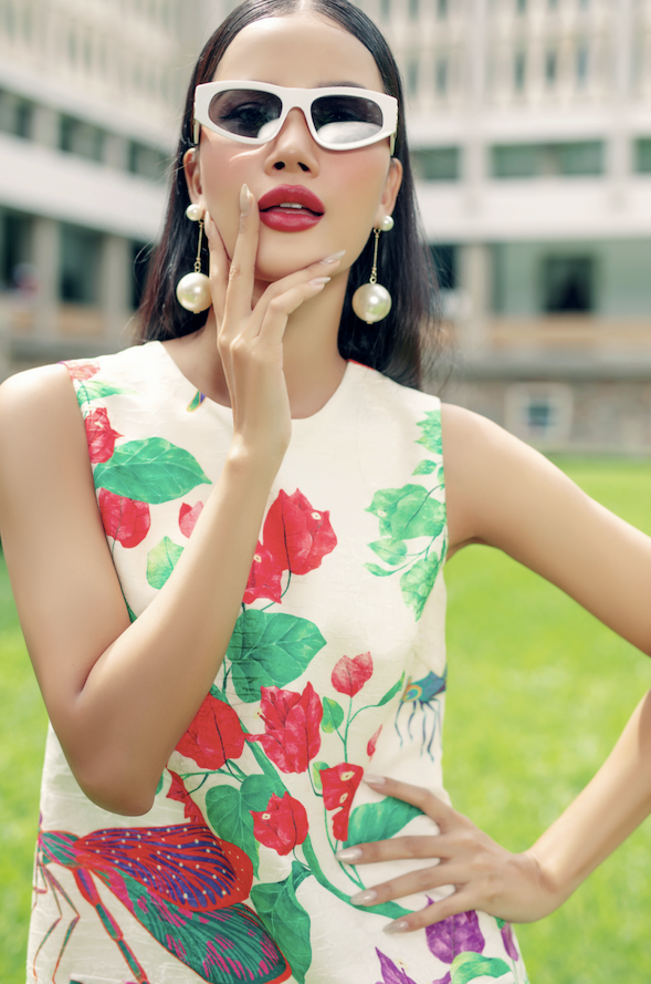 Chia sẻ về ý tưởng của bộ sưu tập Resort 2022, bộ đôi Vũ Ngọc Tú & Đinh Trường Tùng cho biết các thiết kế được lấy cảm hứng từ những chuyến viễn du rực rỡ tại mảnh đất miền Trung xinh đẹp. Tại mỗi địa danh đều có dấu ấn và màu sắc riêng nhưng có điểm chung là sự đa dạng và đậm đà bản sắc