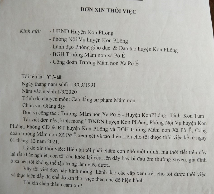 Một lá đơn xin nghỉ việc của giáo viên mầm non. Ảnh: T.T