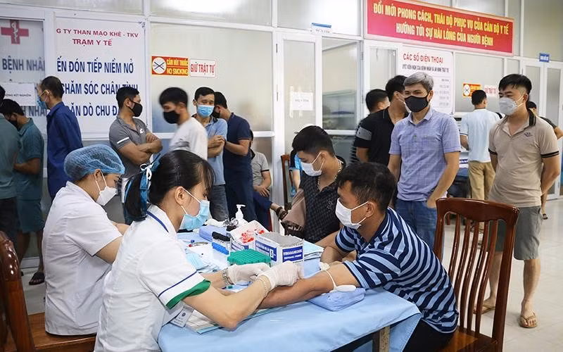 Công ty Than Mạo Khê tổ chức khám, chữa bệnh, chăm sóc sức khỏe cho người lao động.