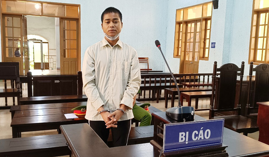  Bị cáo Rơ Lan Núp tại phiên tòa. Ảnh: R'Ô HOK