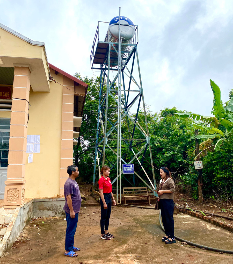 Từ khi được hỗ trợ xây dựng công trình giếng khoan, hơn 50 hộ dân làng Xom Pốt (xã Ia Pia) không còn cảnh thiếu nước. Ảnh: Hà Duy