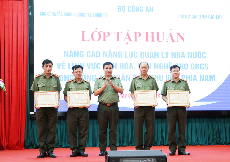 Bế mạc lớp tập huấn công tác văn hóa, văn nghệ khu vực phía Nam ảnh 1 Ảnh: Nông Hòa