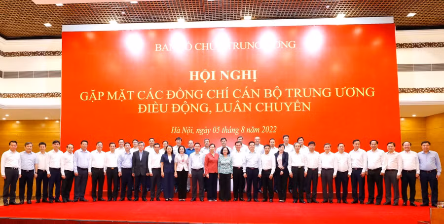 Các đại biểu là cán bộ được điều động, luân chuyển tham dự buổi gặp mặt. Ảnh: TTXVN