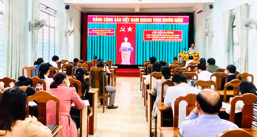 Quang cảnh lớp bồi dưỡng. Ảnh: Phan Lài Quang cảnh lớp bồi dưỡng. Ảnh: Phan Lài