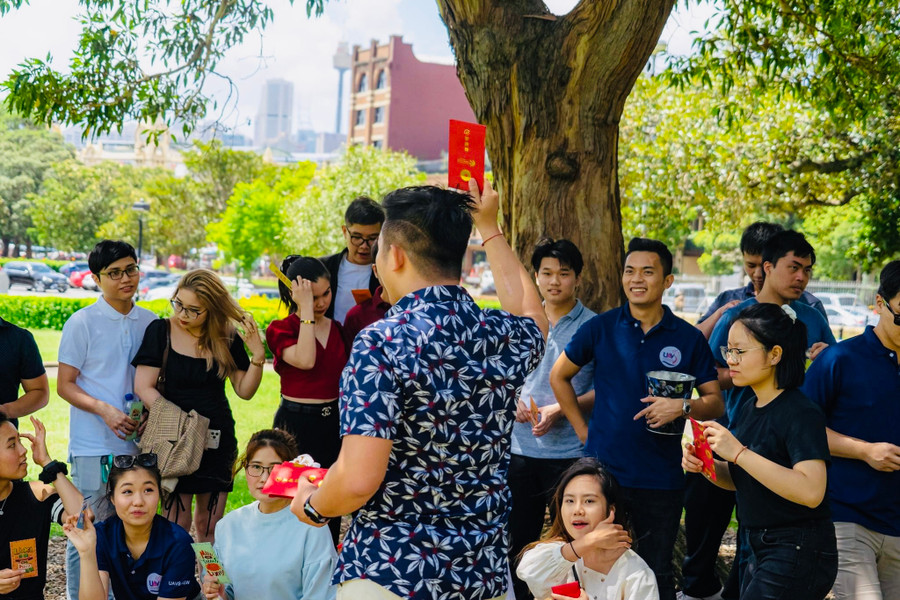 Đạt tham gia sự kiện Tết cùng Hội Sinh viên Việt Nam tại Úc. Ảnh: NVCC