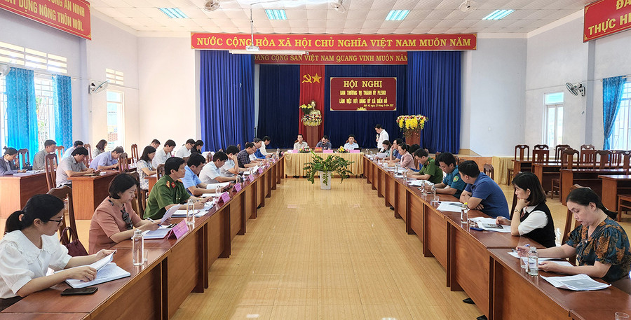 Quang cảnh buổi làm việc. Ảnh: Bá Bính