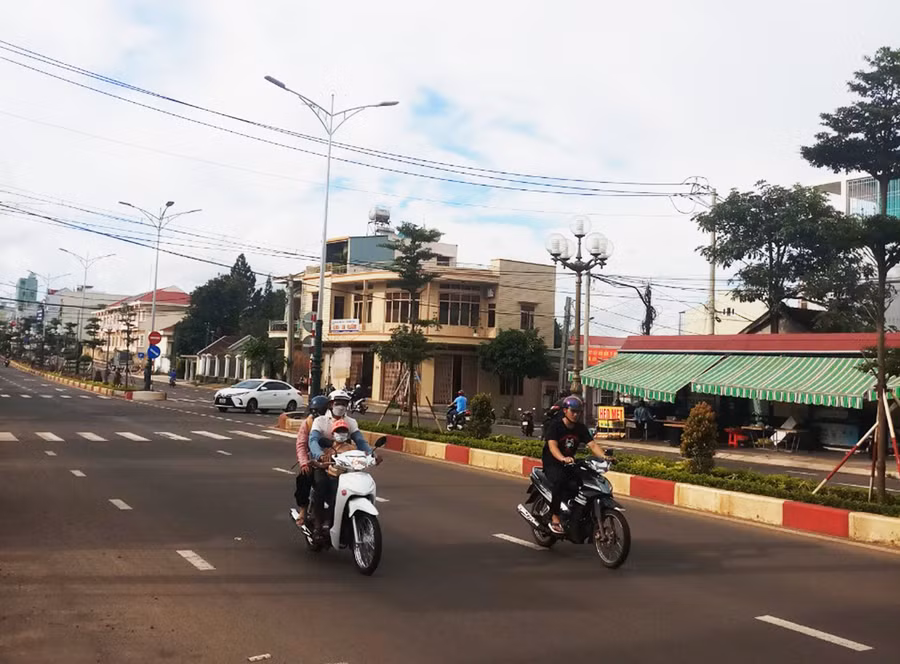 Thời tiết thành phố Pleiku ngày nắng gián đoạn, có mưa rào và giông vài nơi đến rải rác. Ảnh: Gia Bảo