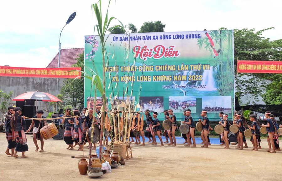 Đây là lần thứ VII xã Kông Lơng Khơng ngày hội cồng chiêng để khuyến cộng đồng gìn giữ, phát huy di sản văn hóa dân tộc. Ảnh: Hoàng Ngọc