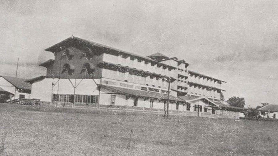 Nhà máy chế biến trà trong tư liệu viết về đồn điền chè Biển Hồ. Nhà máy chế biến trà trong tư liệu viết về đồn điền chè Biển Hồ.