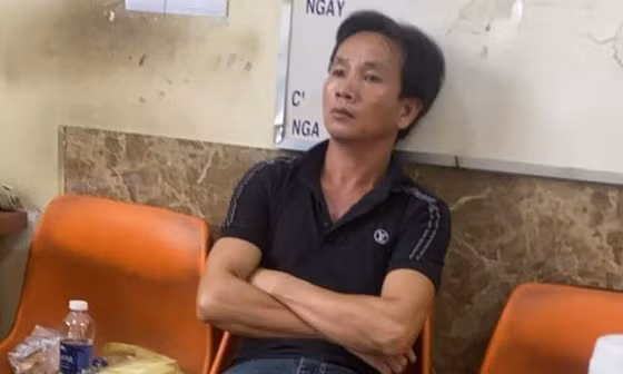 Dương Hoàng Việt Em tại cơ quan công an 