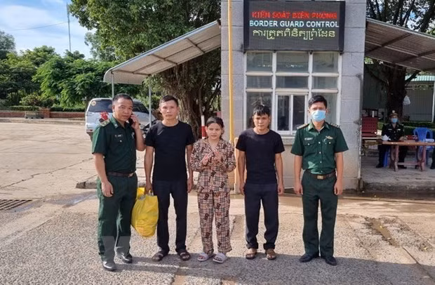  Y Liên đưa đưa về cửa khẩu Mộc Bài tỉnh Tây Ninh. (Ảnh: TTXVN phát)