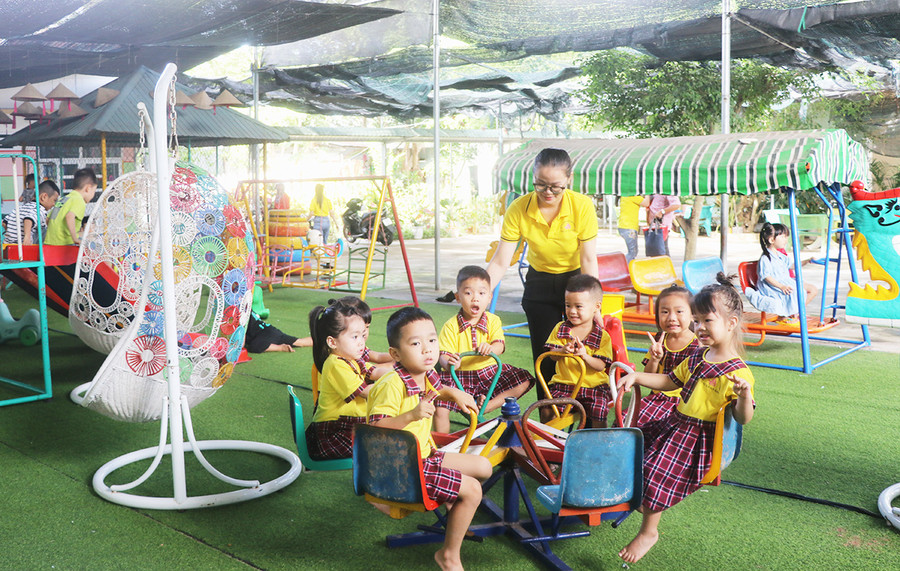 Ngày 29-8, Trường Mầm non Ánh Dương (phường An Phú, thị xã An Khê) rộn ràng đón hơn 100 trẻ đến lớp. Ảnh: Ngọc Minh