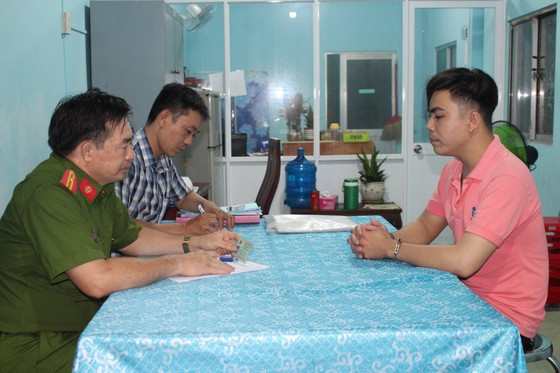 Công an lấy lời khai Đạt