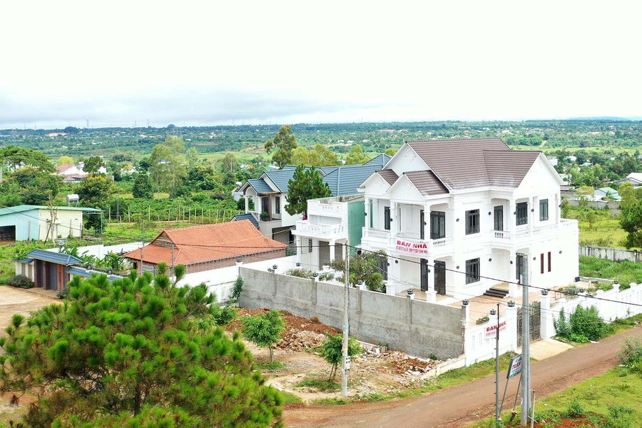 Thông qua việc tăng cường công tác quản lý thuế đối với hoạt động xây dựng nhà ở tư nhân đã góp phần tăng nguồn thu cho ngân sách Nhà nước. Ảnh: Đức Thụy Thông qua việc tăng cường công tác quản lý thuế đối với hoạt động xây dựng nhà ở tư nhân đã góp phần tăng nguồn thu cho ngân sách Nhà nước. Ảnh: Đức Thụy