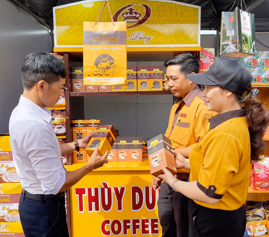  Các chủ thể đang từng bước xây dựng sản phẩm OCOP trở thành thương hiệu trong lòng người tiêu dùng. Ảnh: Vũ Thảo