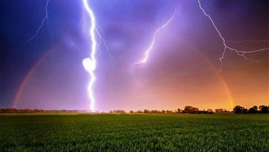 Sét đánh xuống chòi rẫy khiến 2 người tử vong. (Ảnh minh họa, nguồn internet) Sét đã đánh xuống chòi rẫy khiến 2 người tử vong. (Ảnh minh họa, nguồn internet)